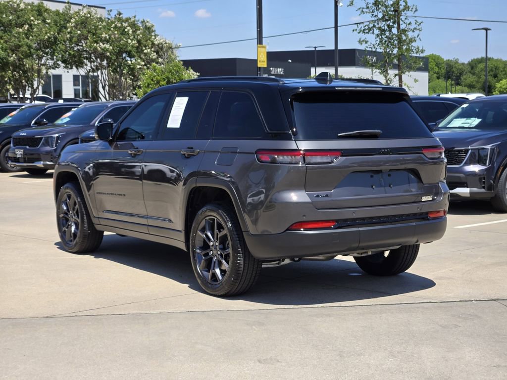 Used 2025 Jeep Grand Cherokee Limited w/ Trailer Tow Package AWD/4WD image 3