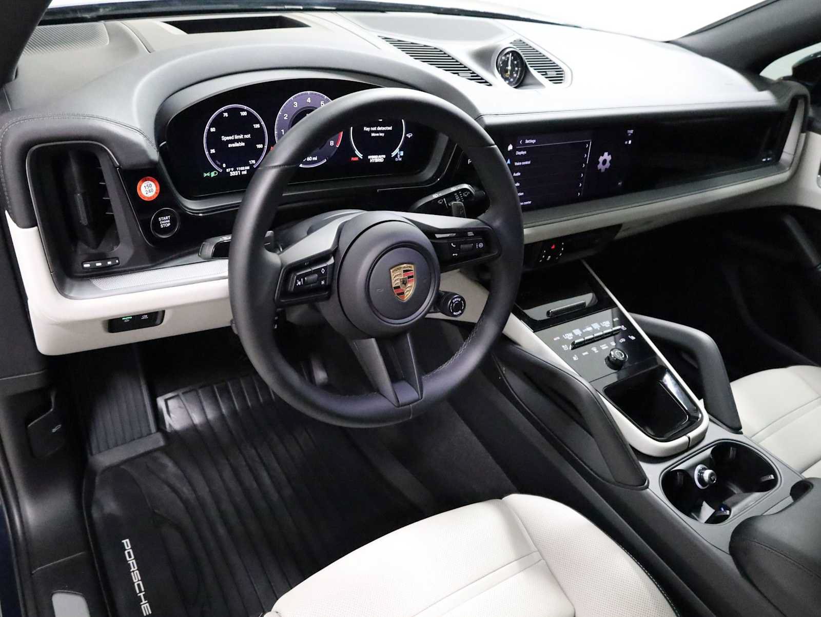 Certified 2025 Porsche Cayenne E-Hybrid AWD/4WD image 4