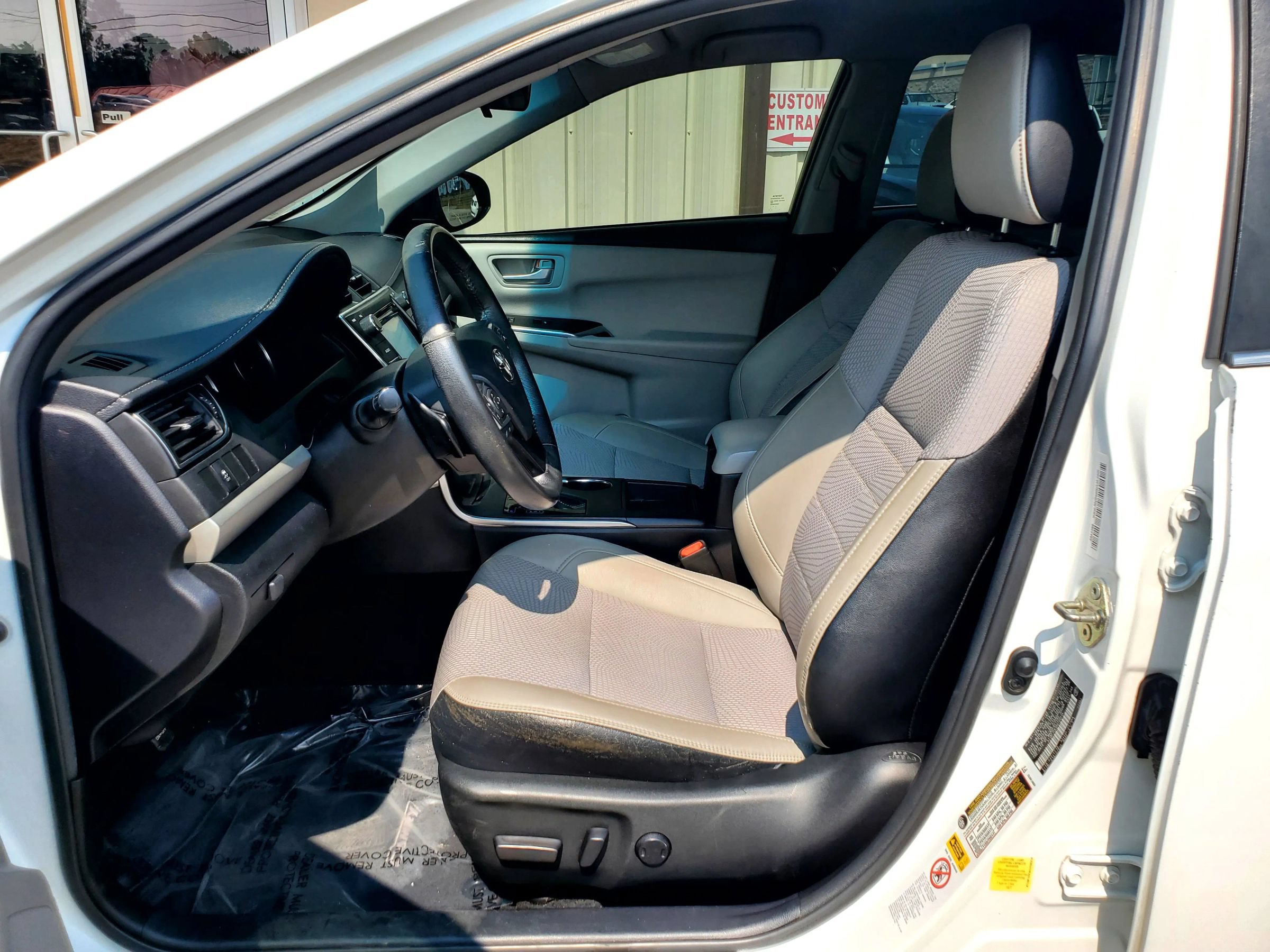 Used 2017 Toyota Camry SE FWD image 26