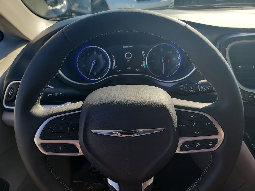 Used 2024 Chrysler Pacifica Touring-L image 27