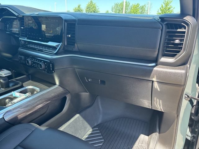 Used 2025 Chevrolet Silverado 1500 LTZ w/ LTZ Premium Package AWD/4WD image 23