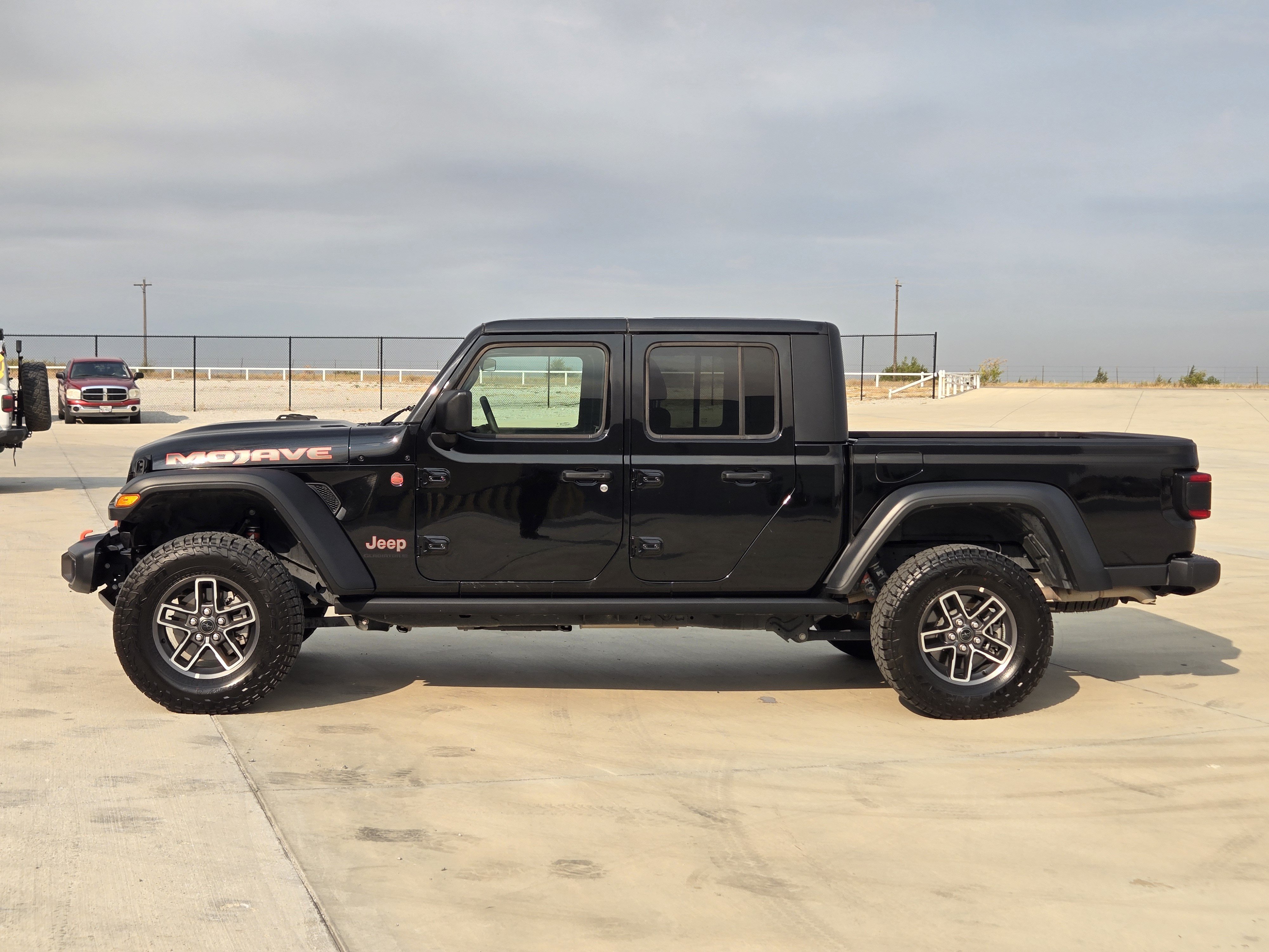Certified 2026 Jeep Gladiator Mojave AWD/4WD image 5