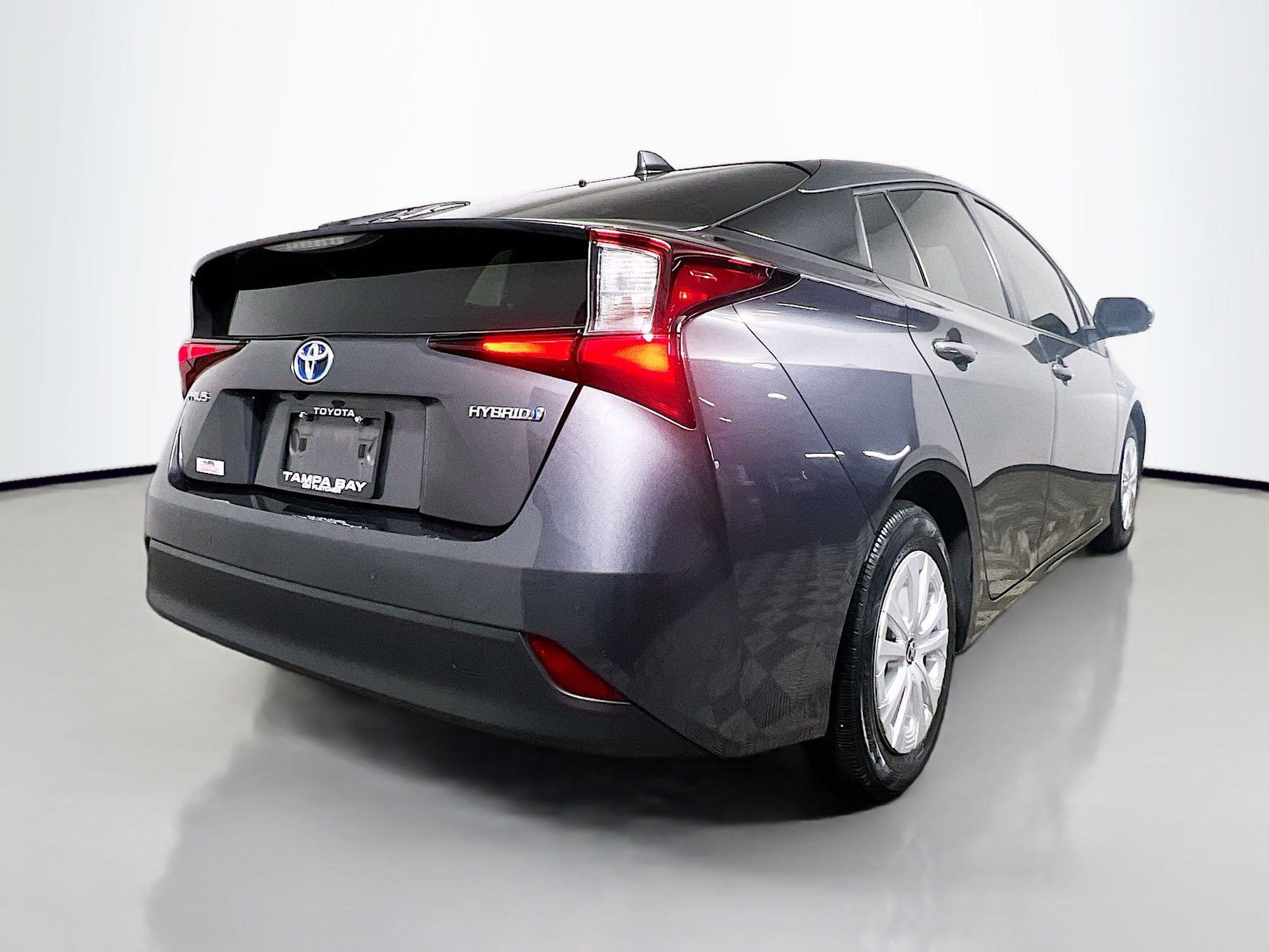 Used 2022 Toyota Prius LE image 4