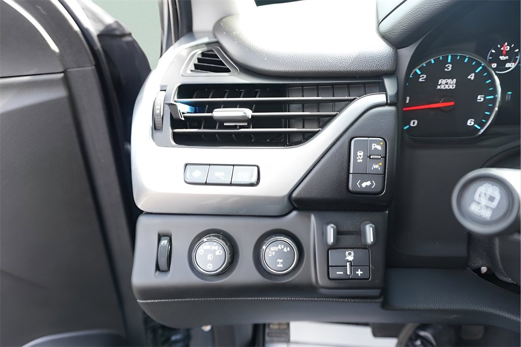 Used 2020 Chevrolet Suburban Premier w/ Premier 6.2L Value Package image 24