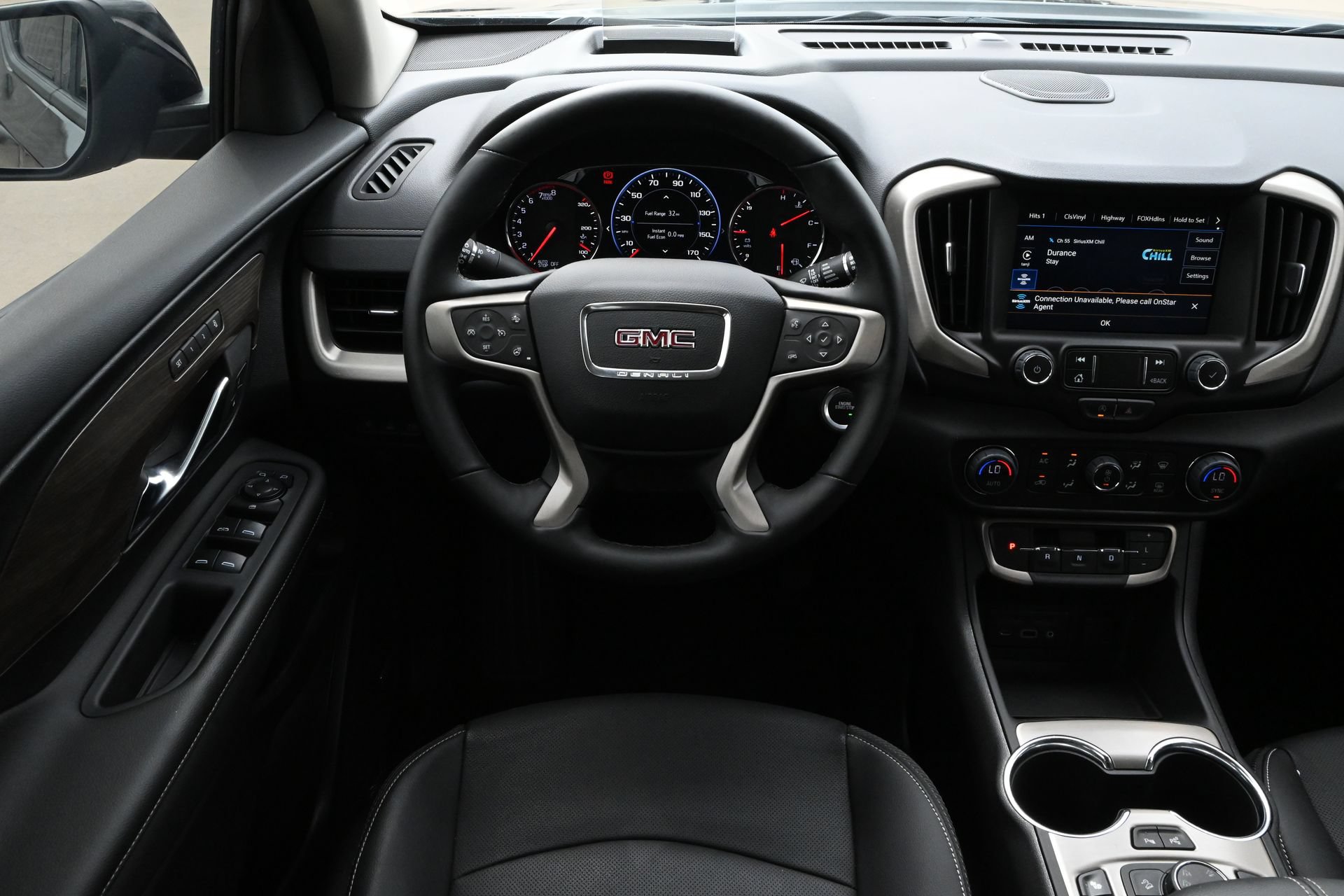 Used 2024 GMC Terrain Denali w/ Black Diamond Edition AWD/4WD image 10