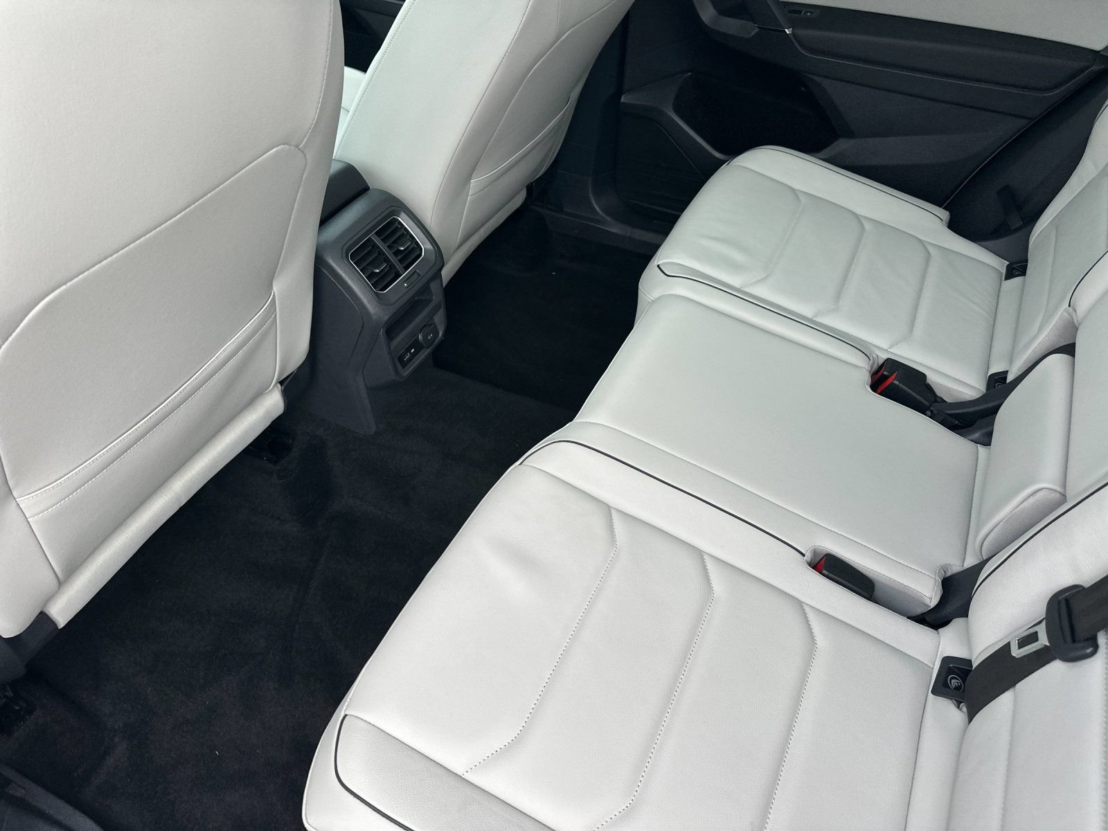 Used 2018 Volkswagen Tiguan SEL Premium AWD/4WD image 12