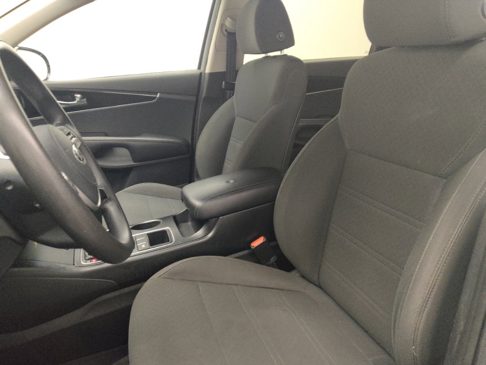 Used 2020 Kia Sorento LX image 17