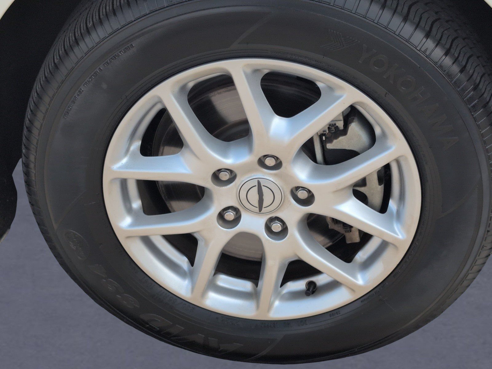 Used 2023 Chrysler Voyager LX FWD image 36