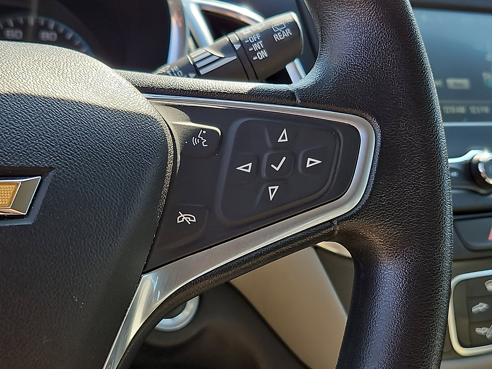 Used 2018 Chevrolet Equinox LS image 21