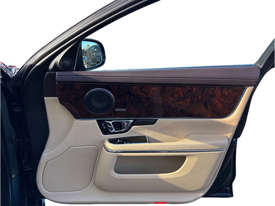 Used 2017 Jaguar XJ R-Sport image 47