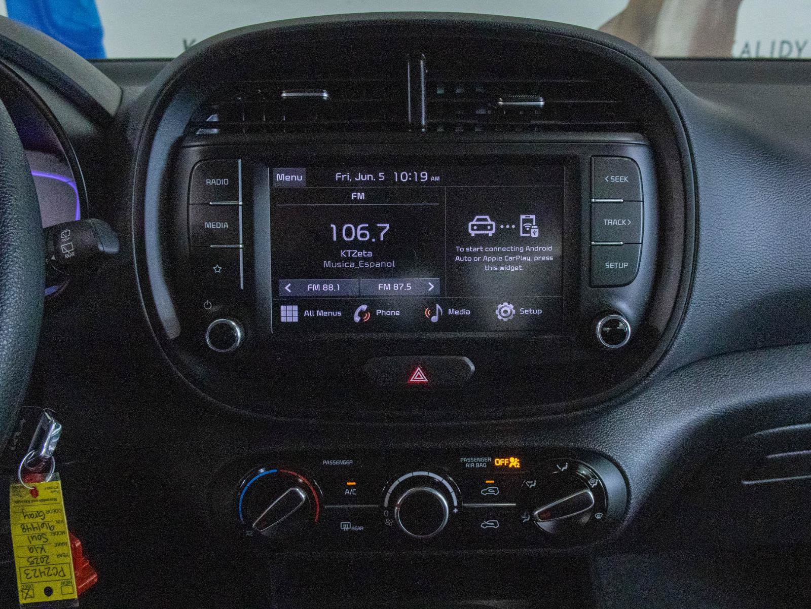 Used 2025 Kia Soul LX FWD image 4
