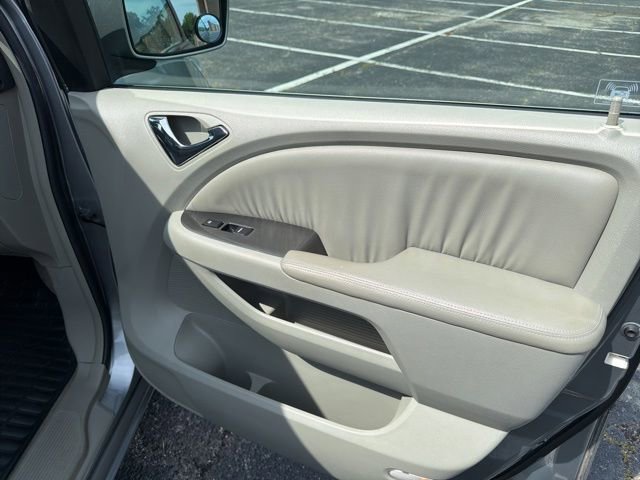Used 2005 Honda Odyssey EX-L image 25