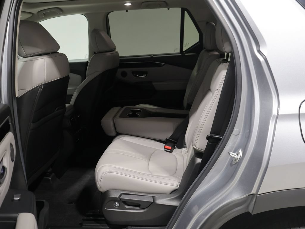 Used 2025 Honda Pilot Touring image 19