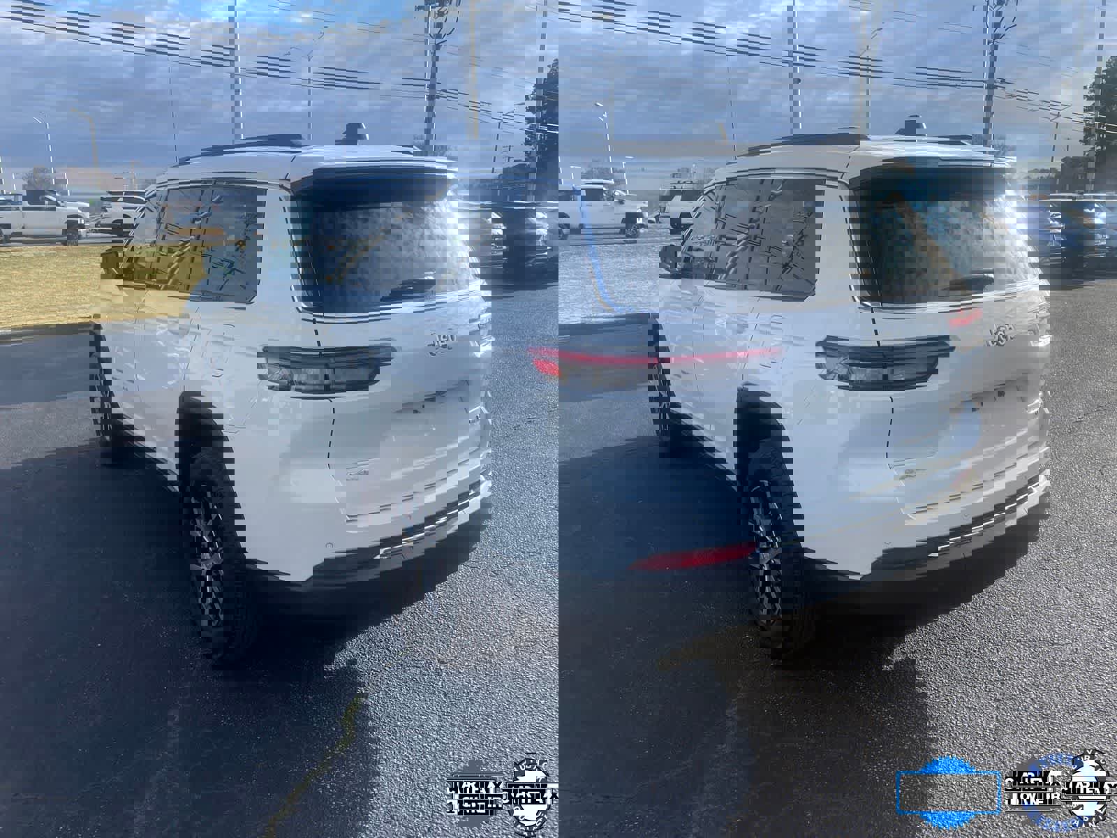 Used 2024 Jeep Grand Cherokee L Limited image 2