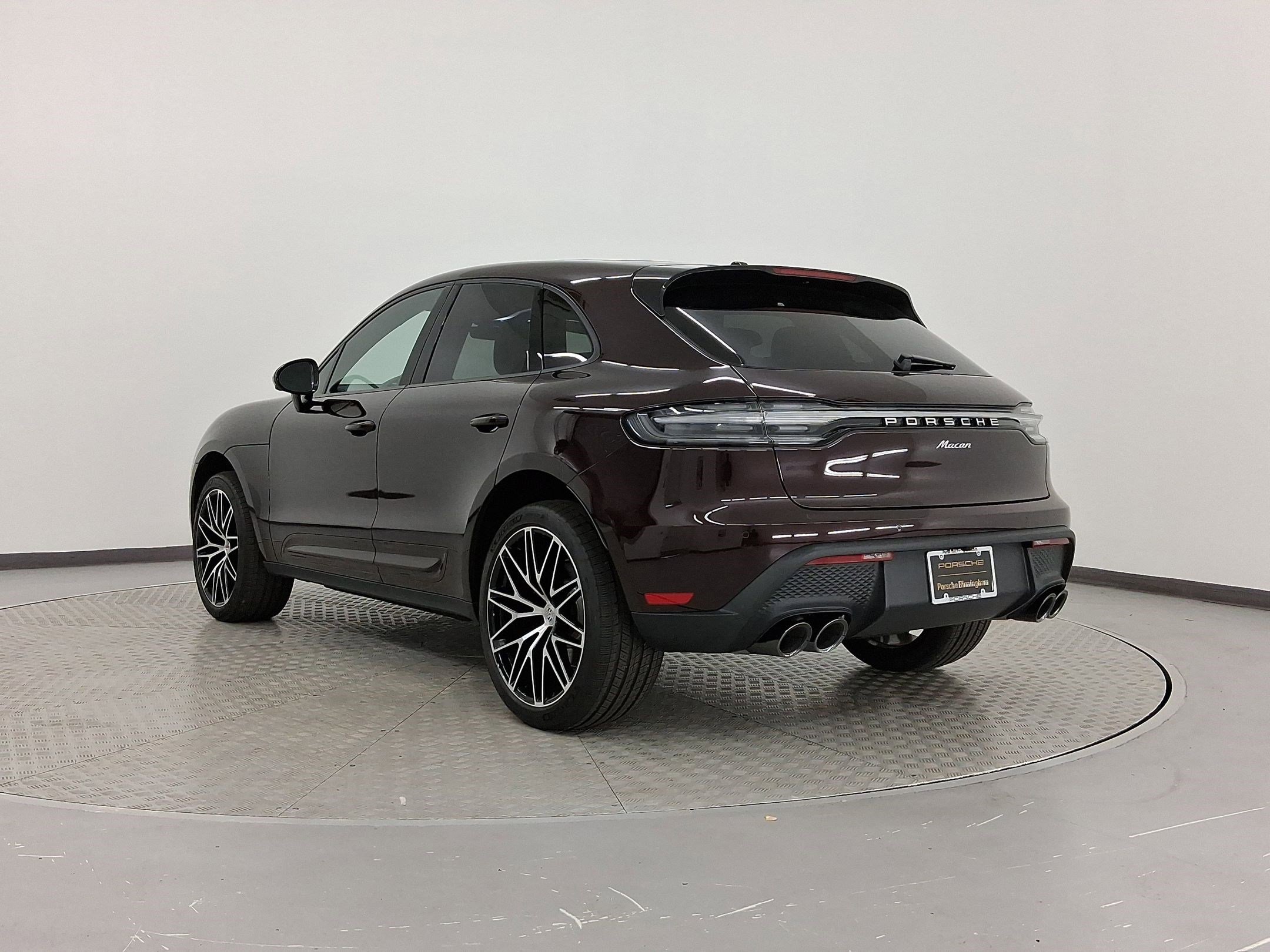 Used 2025 Porsche Macan image 3
