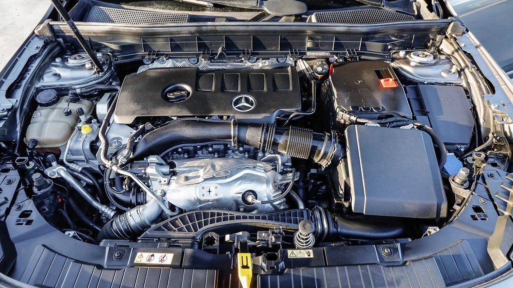 Used 2021 Mercedes-Benz GLB 250 4MATIC image 31