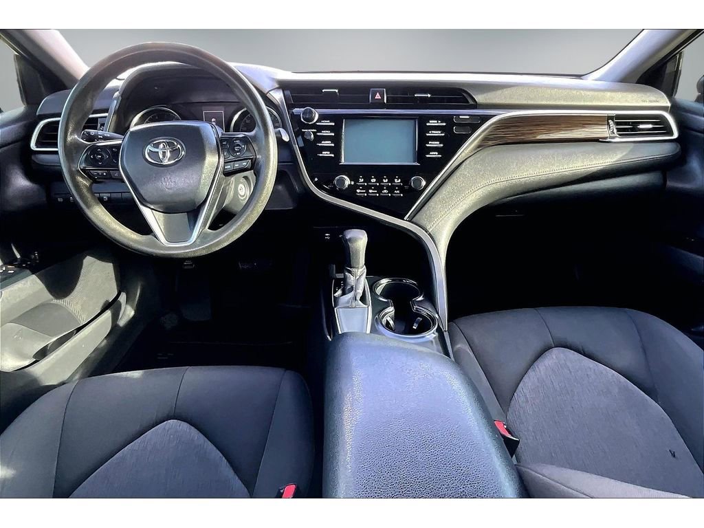 Used 2018 Toyota Camry LE image 7