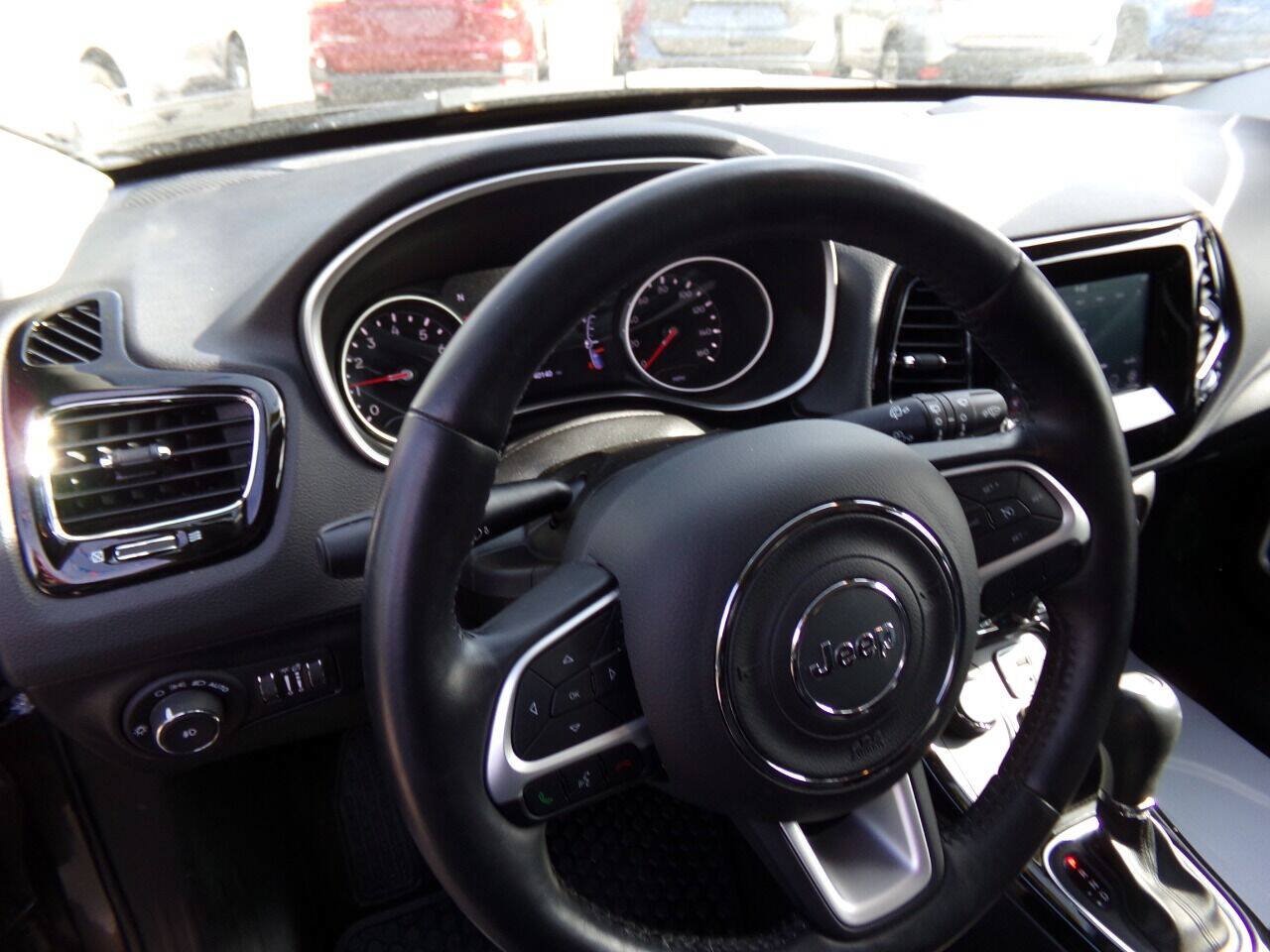 Used 2019 Jeep Compass Latitude AWD/4WD image 10