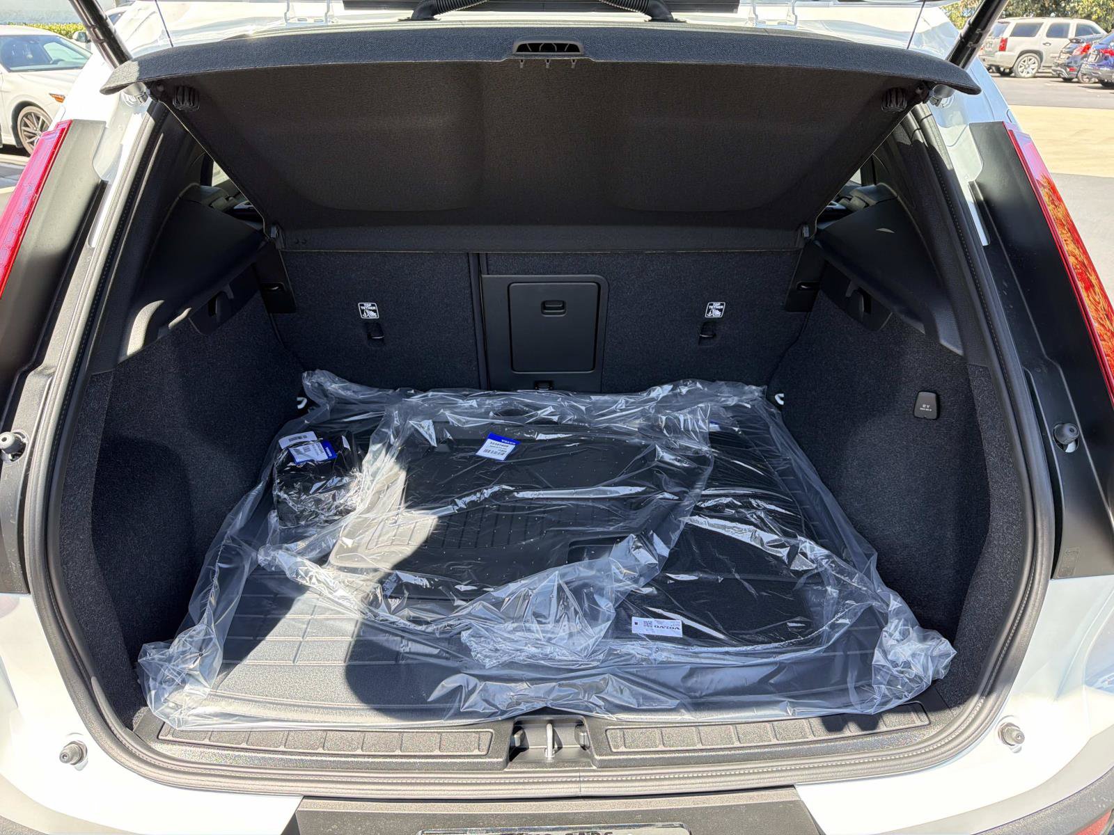 New 2026 Volvo XC40 B5 Plus w/ Protection Package Premier AWD/4WD image 18