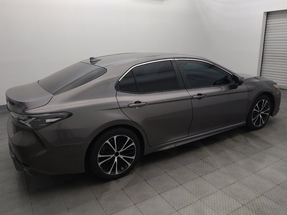 Used 2020 Toyota Camry SE w/ Convenience Package FWD image 10