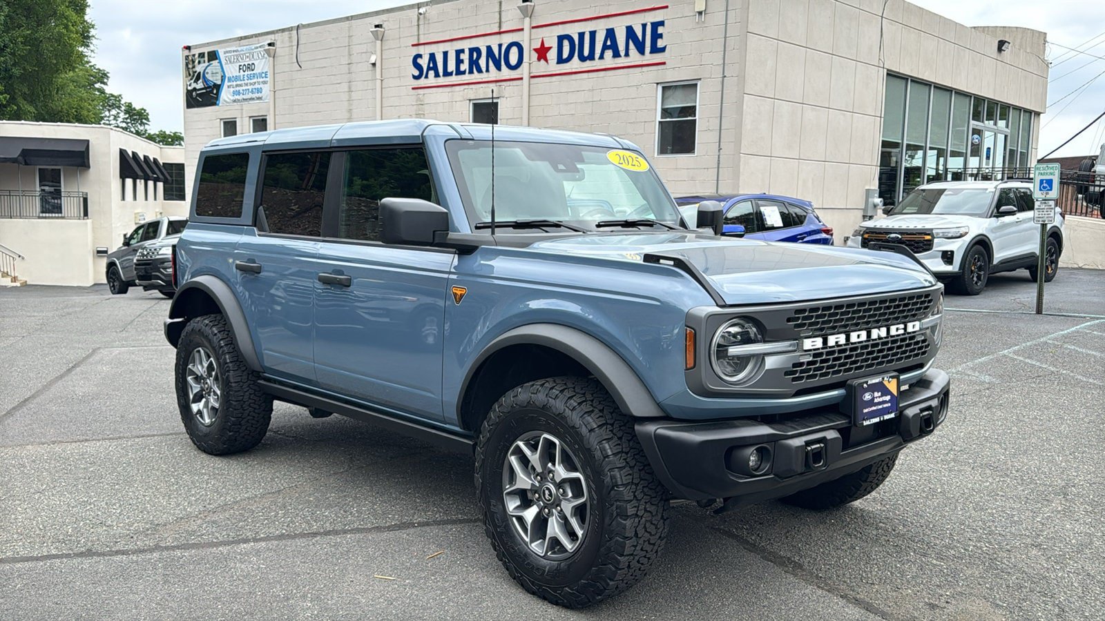Certified 2025 Ford Bronco Badlands AWD/4WD image 3