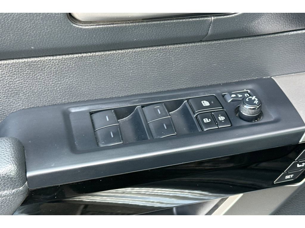 Used 2024 Toyota Tundra Limited AWD/4WD image 12