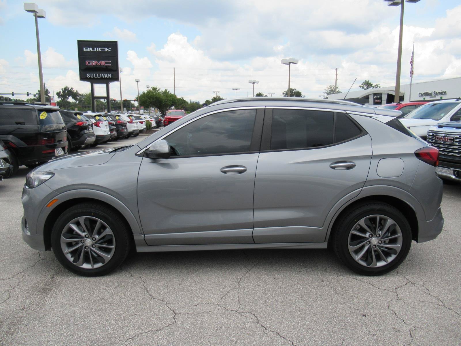 Used 2023 Buick Encore GX Select w/ Sport Touring Package FWD image 4