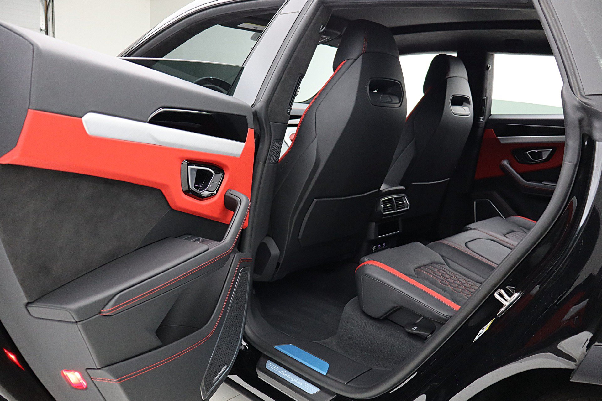 Used 2024 Lamborghini Urus S AWD/4WD image 46