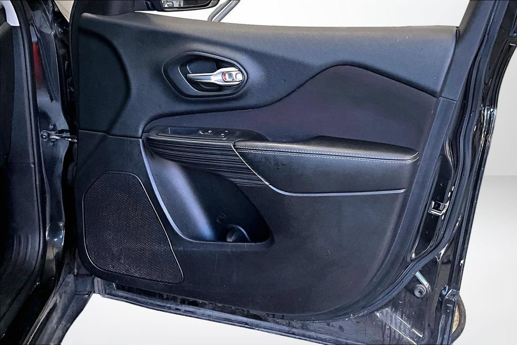 Used 2016 Jeep Cherokee Sport w/ Cold Weather Group FWD image 27