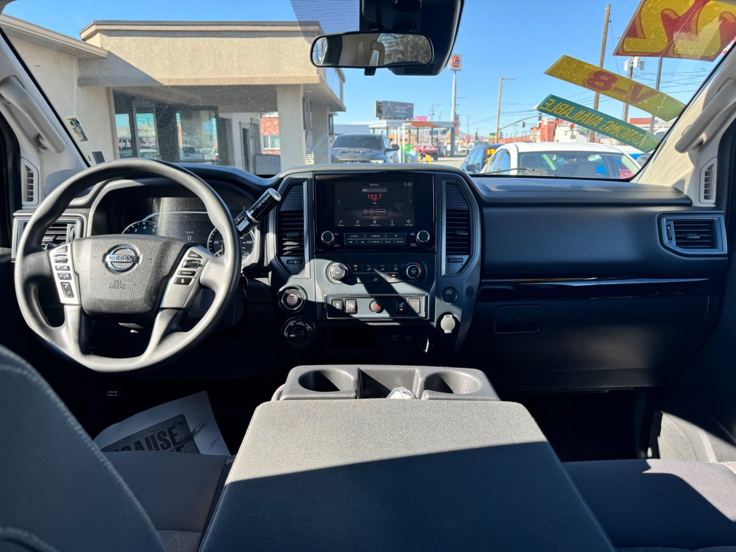 Used 2022 Nissan Titan SV AWD/4WD image 20