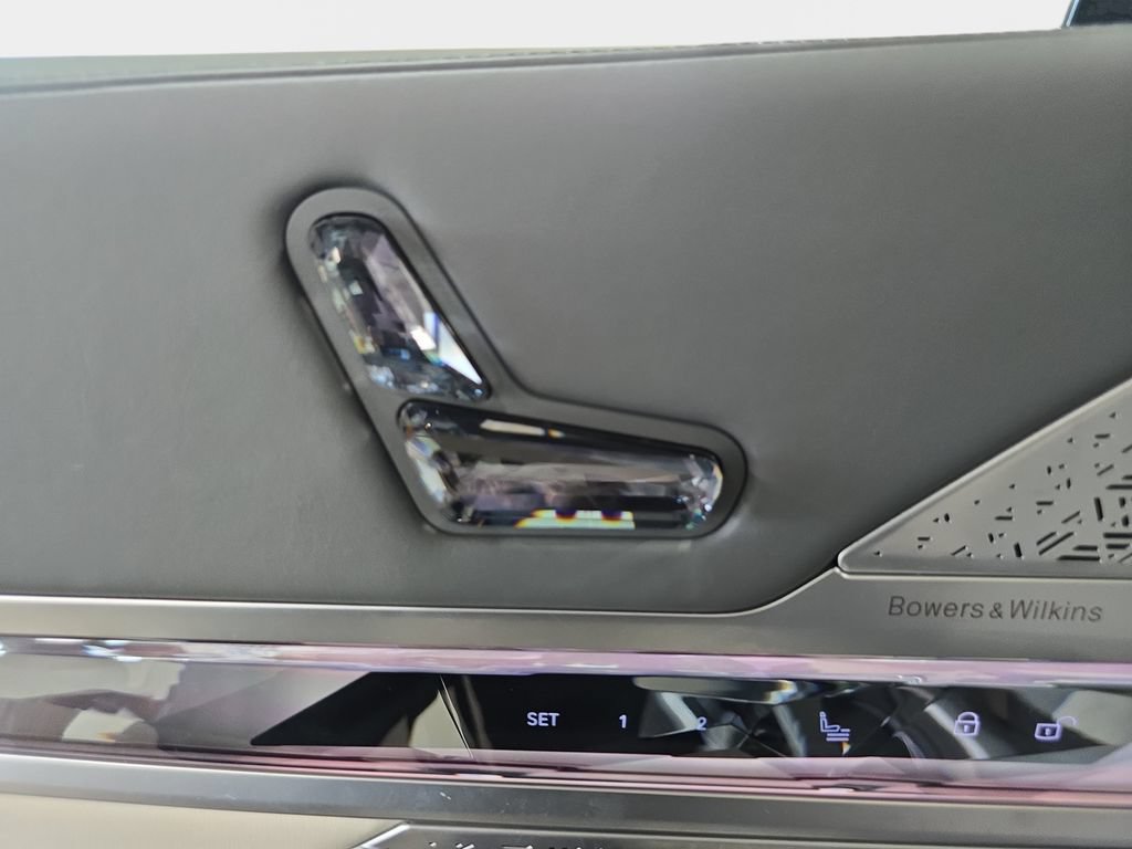 Used 2023 BMW i7 xDrive60 AWD/4WD image 28