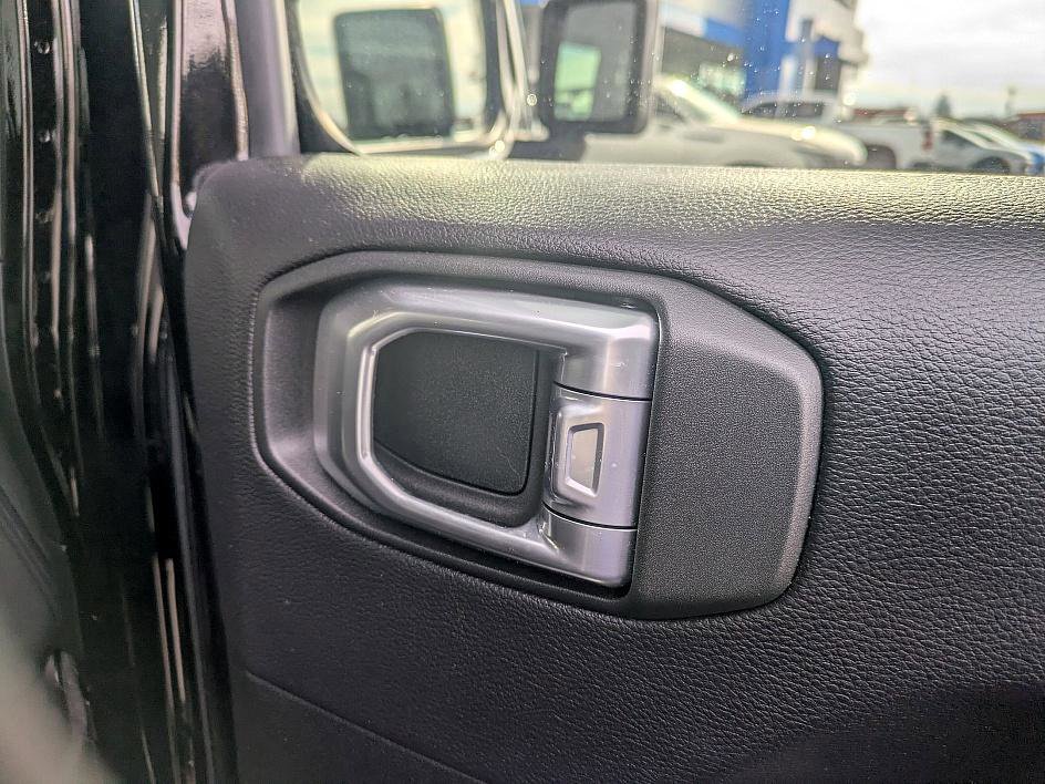 Used 2019 Jeep Wrangler Unlimited Sahara w/ Safety Group image 26