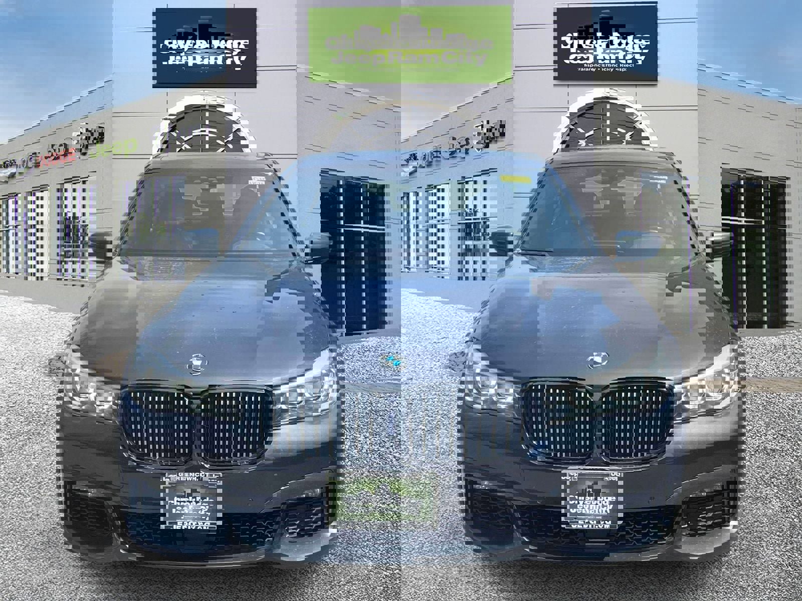 Used 2019 BMW 740i xDrive w/ M Sport Package image 2