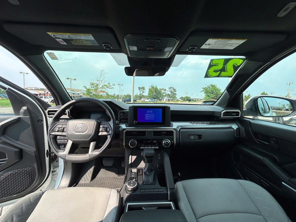 Used 2025 Toyota Tacoma SR5 AWD/4WD image 13