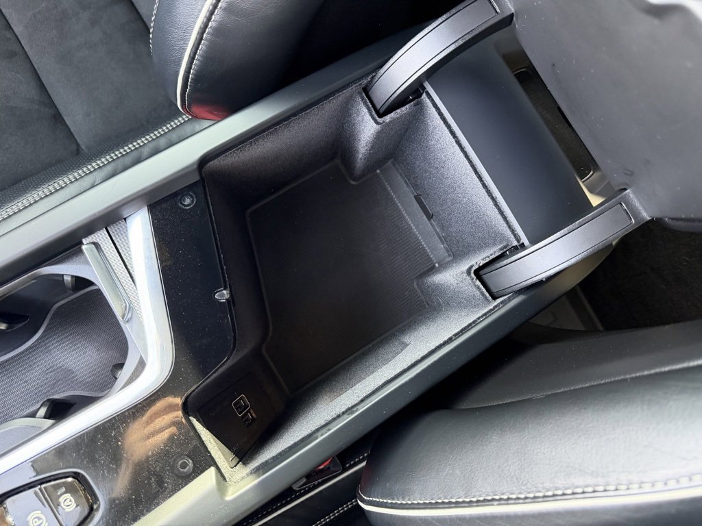 Used 2018 Volvo XC60 T6 R-Design w/ Convenience Package image 27