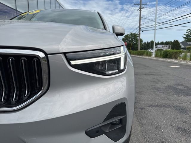 Certified 2025 Volvo XC40 B5 Plus AWD/4WD image 8