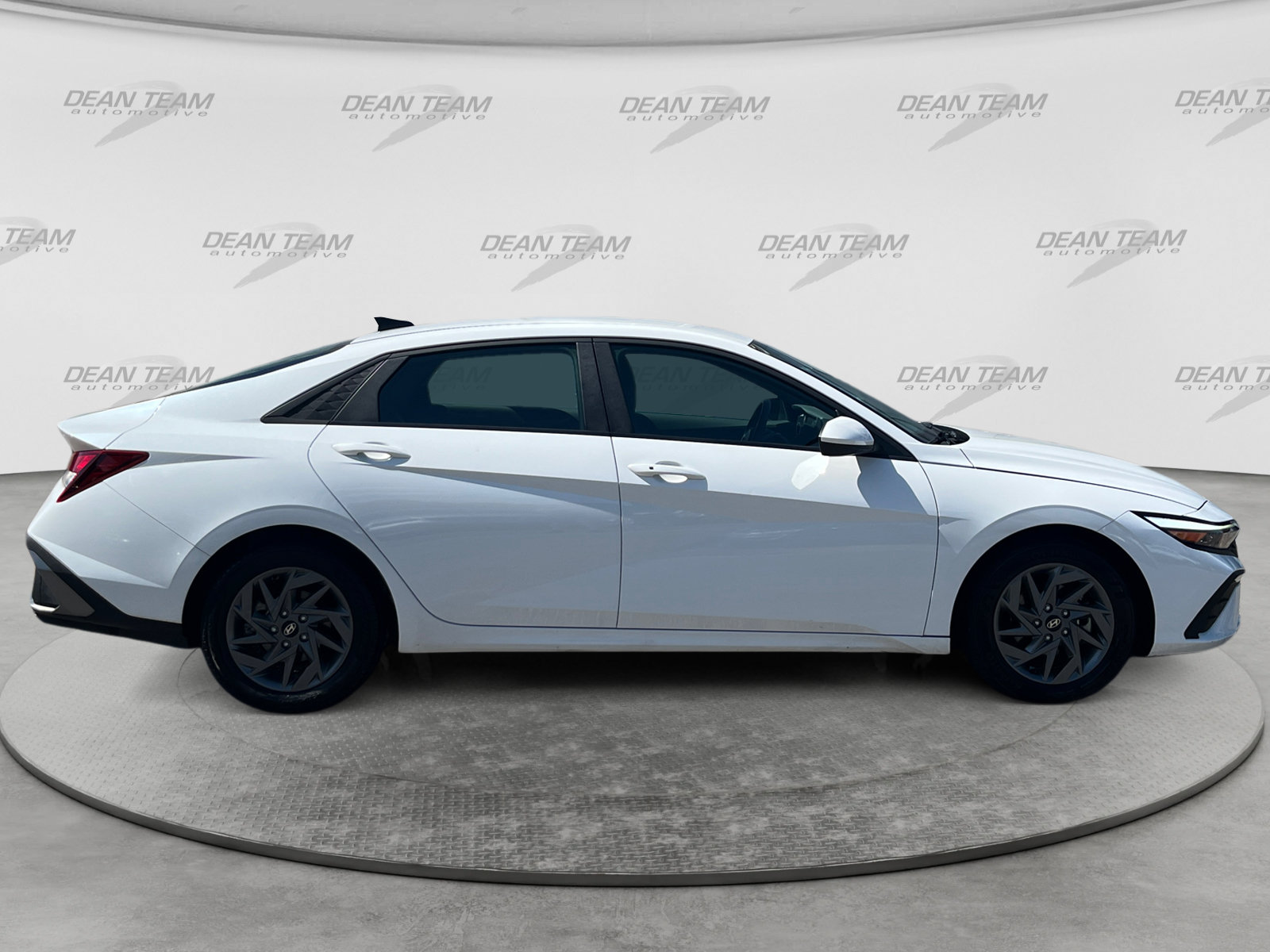 Used 2024 Hyundai Elantra SEL FWD image 9