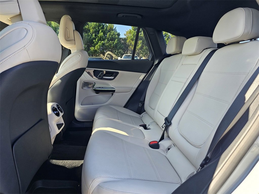 Used 2025 Mercedes-Benz GLC 300 image 19