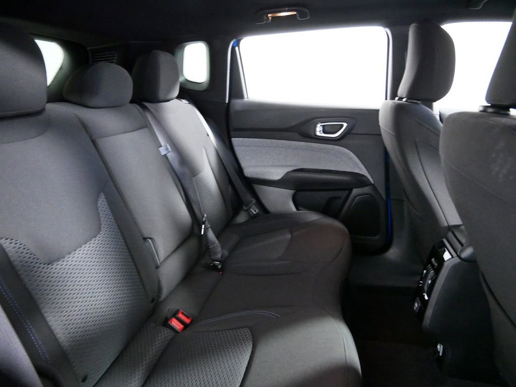 Used 2024 Jeep Compass Sport image 23