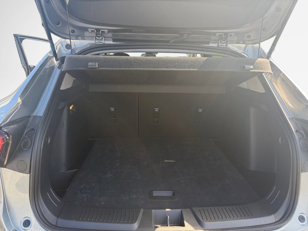 Used 2025 Chevrolet Trax LT w/ Driver Confidence Package FWD image 25