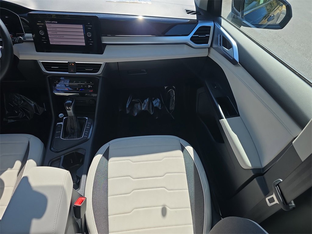 Used 2025 Volkswagen Taos SE image 13