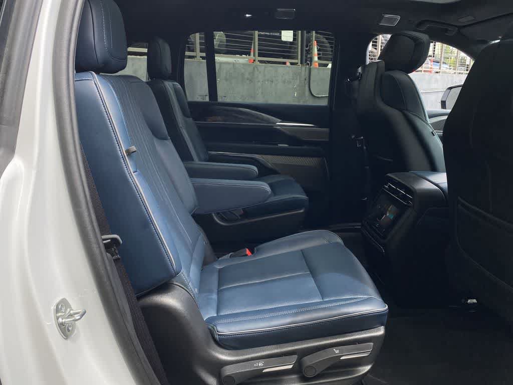 Certified 2025 Cadillac Escalade IQ Luxury 2 AWD/4WD image 18