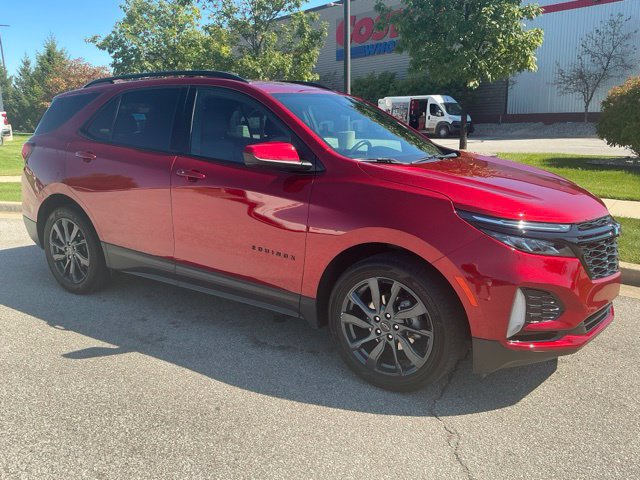 Used 2024 Chevrolet Equinox RS w/ LPO, Floor Liner Package FWD image 2