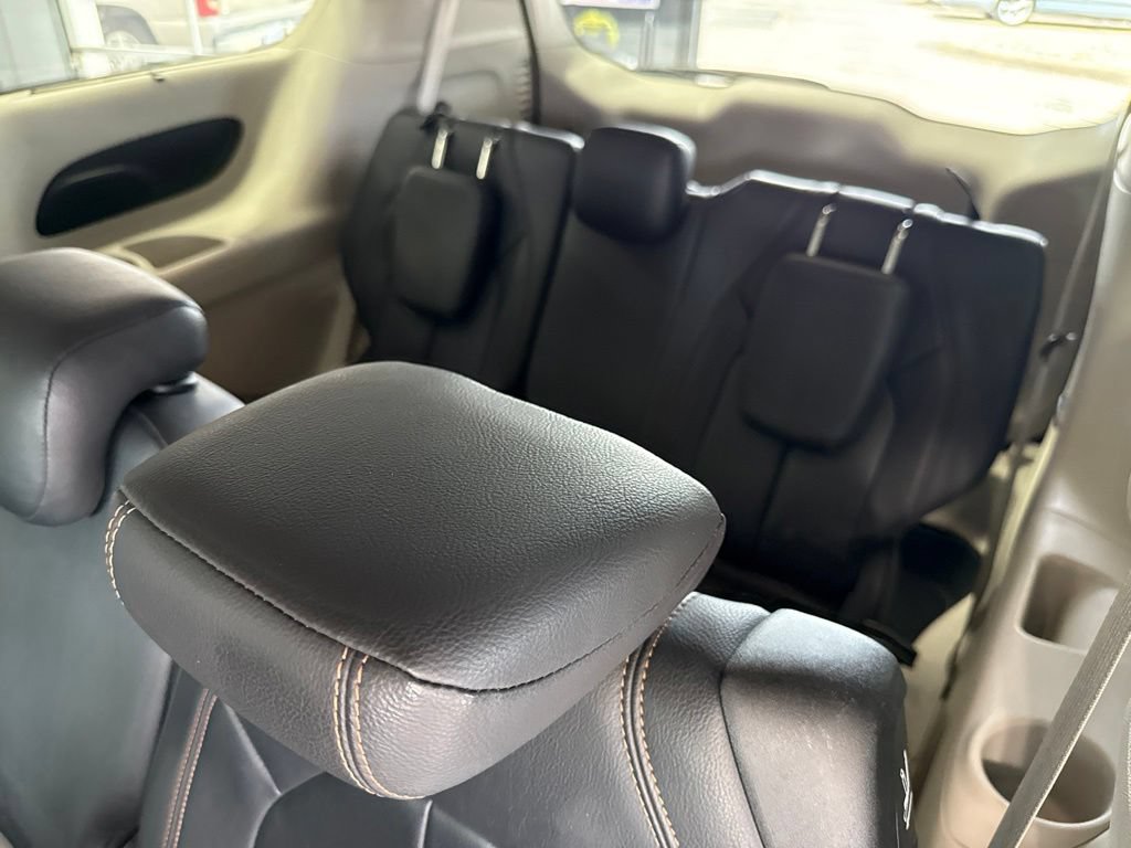 Used 2017 Chrysler Pacifica Touring-L FWD image 10