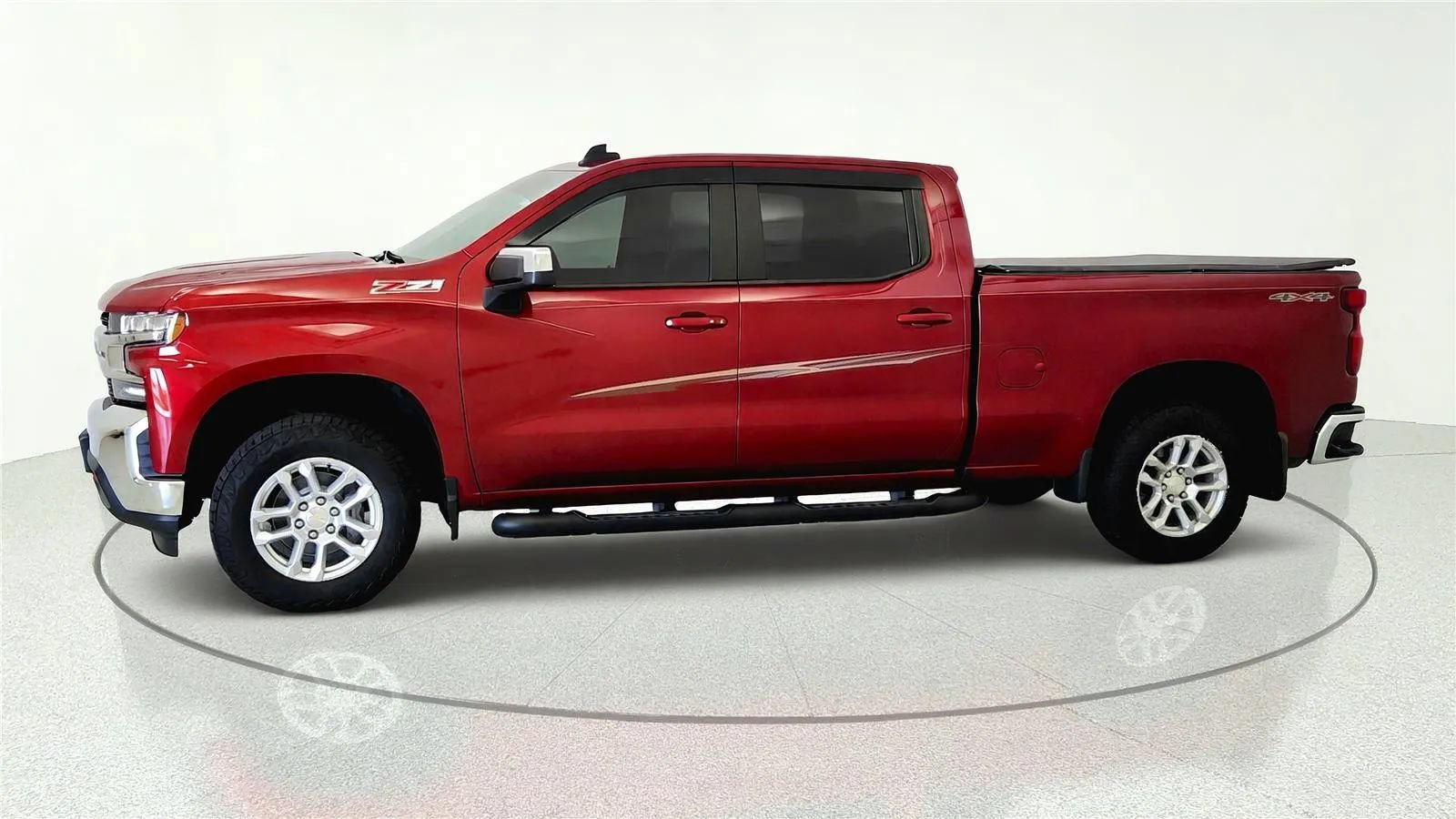 Used 2022 Chevrolet Silverado 1500 LT w/ Z71 Off-Road Package AWD/4WD image 3