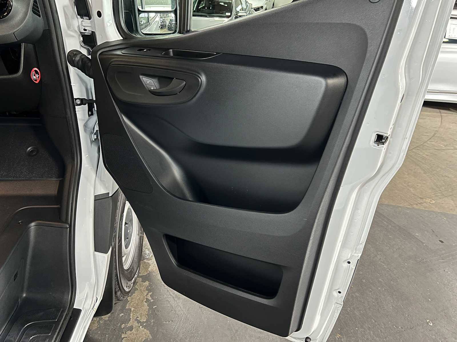 Used 2025 Mercedes-Benz Sprinter 2500 image 10