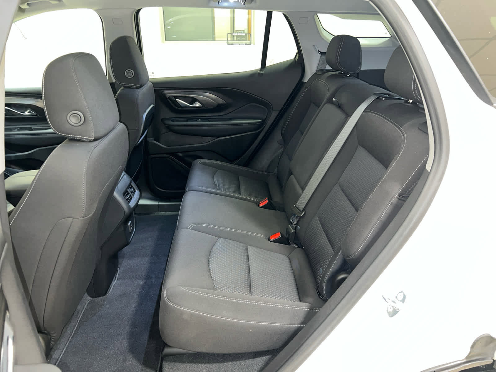 Used 2023 GMC Terrain SLE image 15