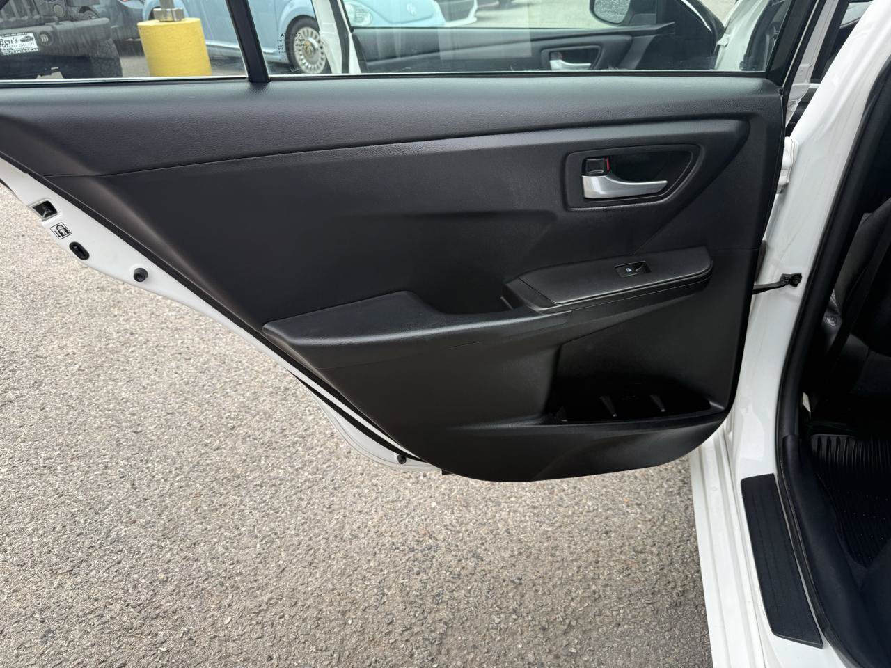 Used 2017 Toyota Camry SE w/ Moonroof Package FWD image 15