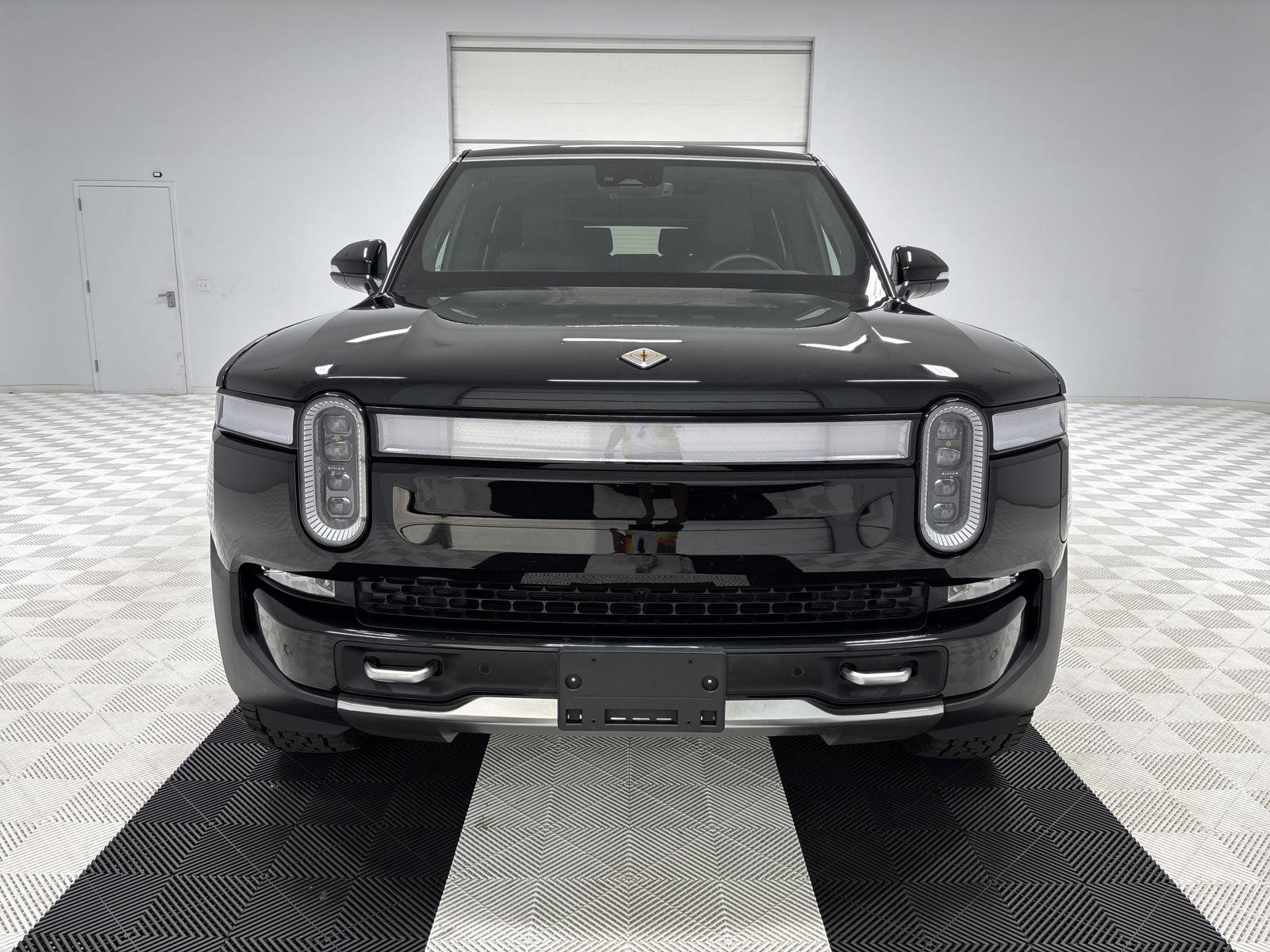 Used 2024 Rivian R1S Adventure image 8