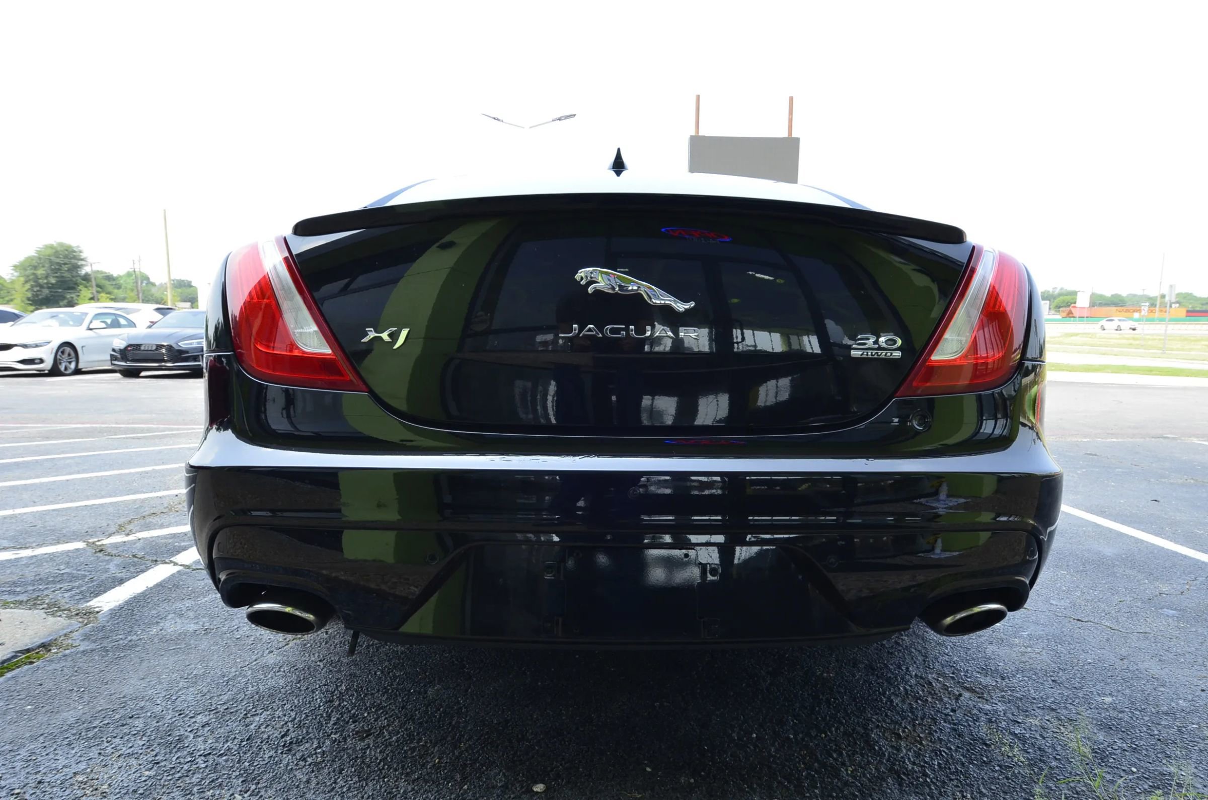 Used 2016 Jaguar XJ R-Sport AWD/4WD image 8